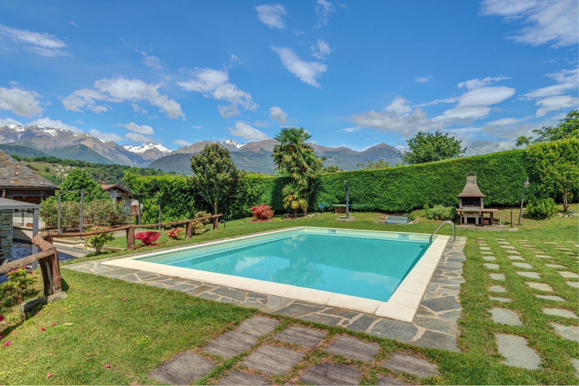 Villa La Corte With Amazing Pool And Garden Colico Eksteriør bilde