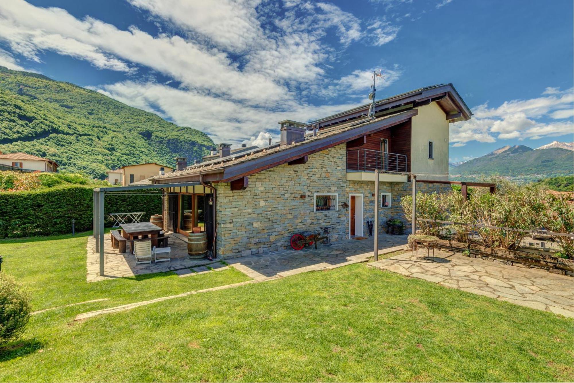 Villa La Corte With Amazing Pool And Garden Colico Eksteriør bilde