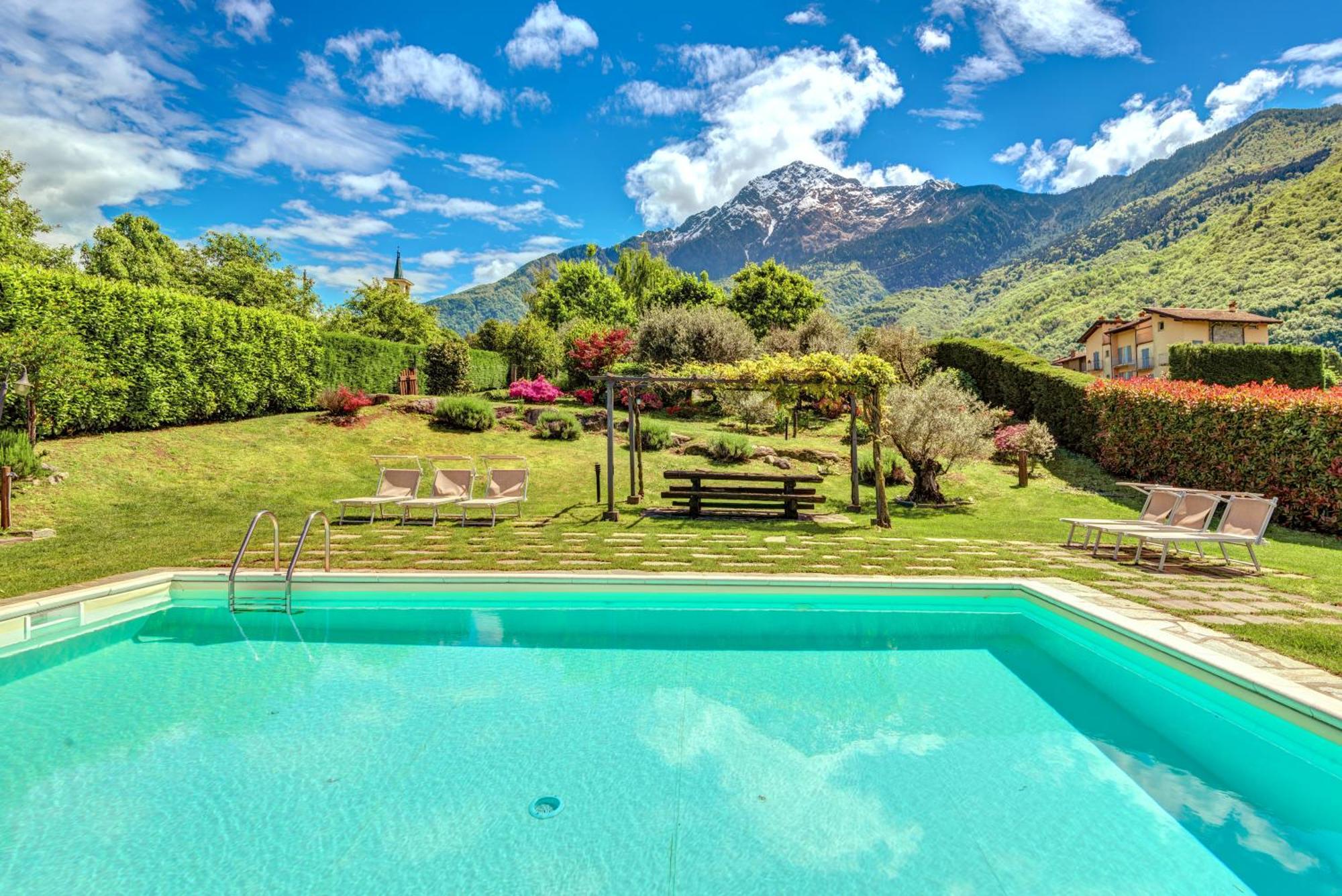 Villa La Corte With Amazing Pool And Garden Colico Eksteriør bilde