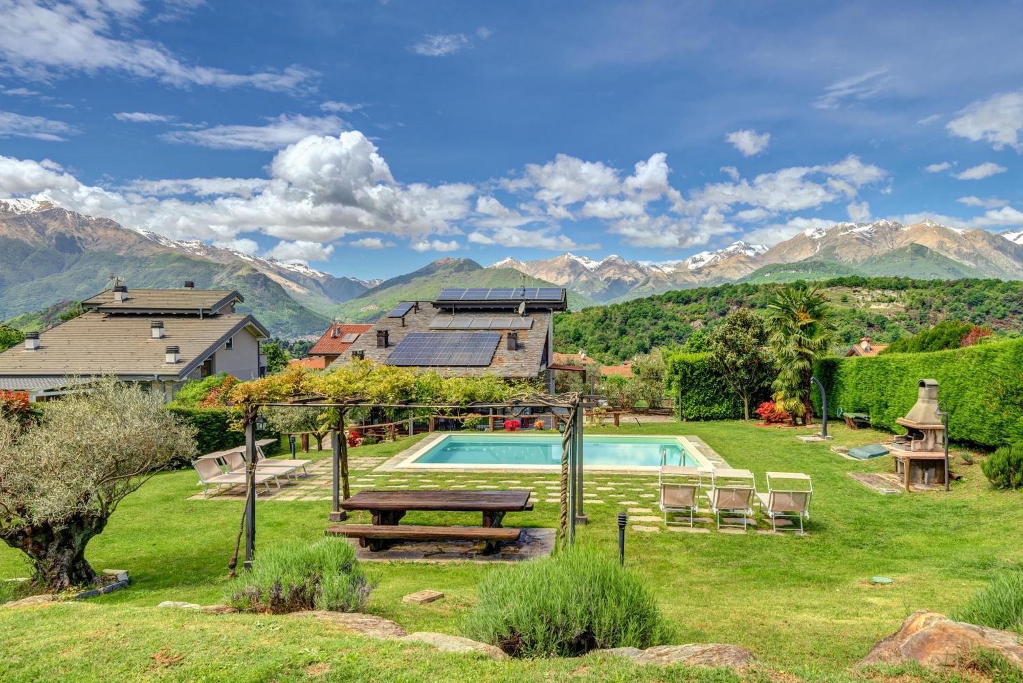 Villa La Corte With Amazing Pool And Garden Colico Eksteriør bilde