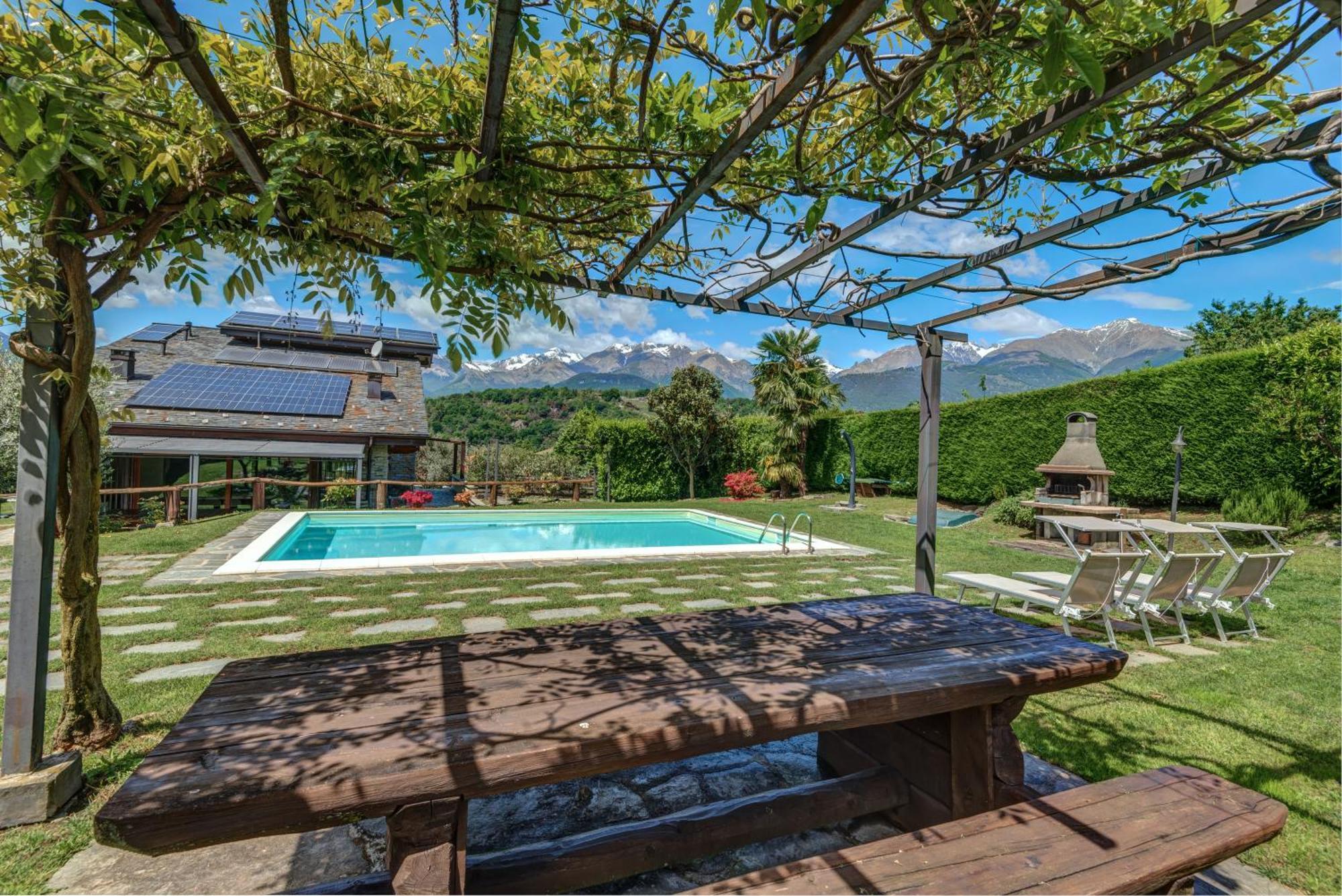 Villa La Corte With Amazing Pool And Garden Colico Eksteriør bilde