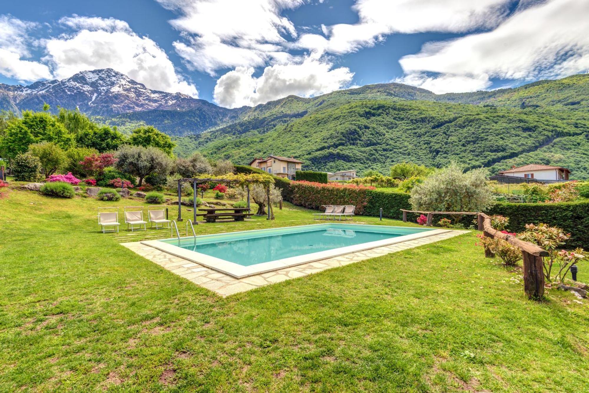 Villa La Corte With Amazing Pool And Garden Colico Eksteriør bilde