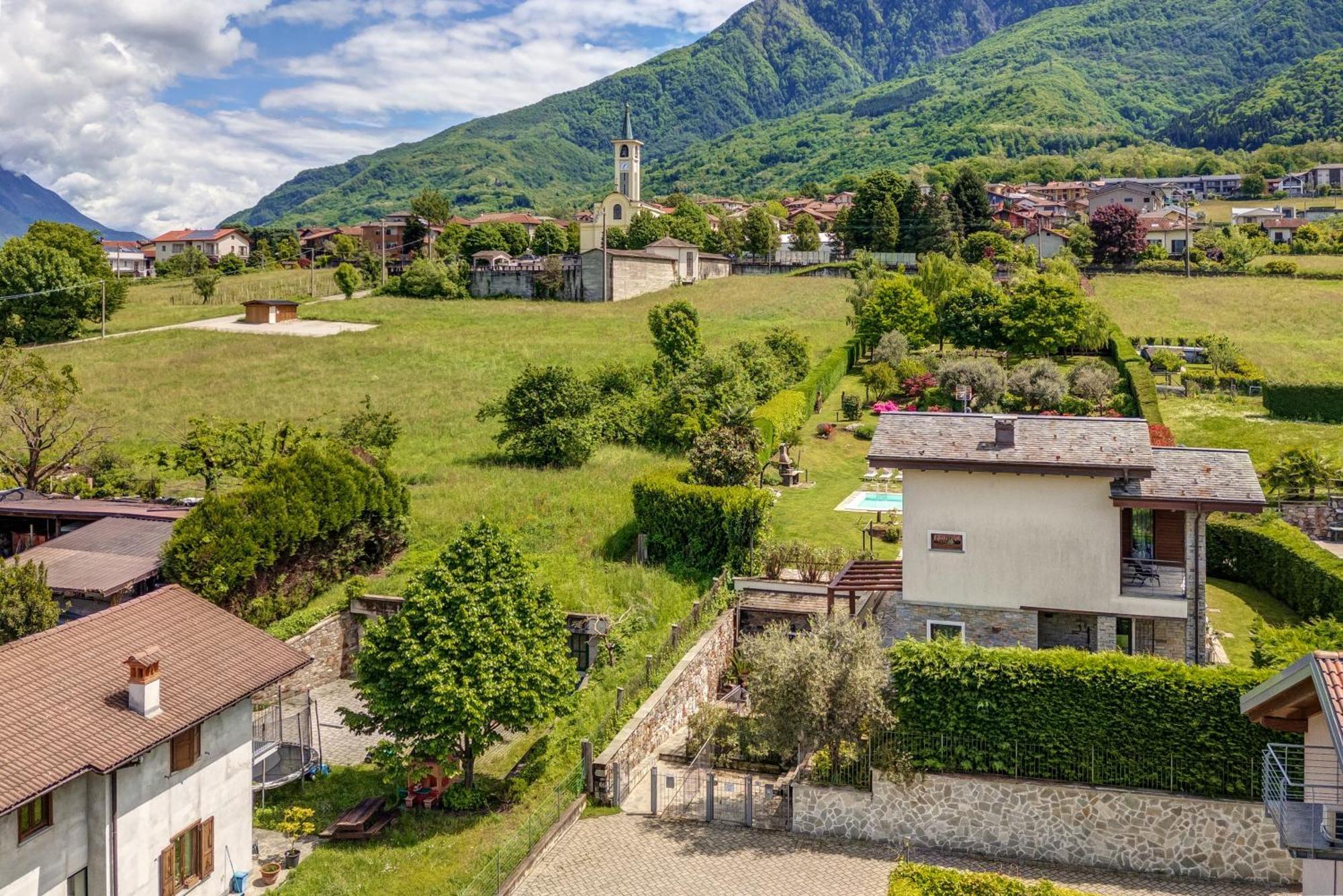 Villa La Corte With Amazing Pool And Garden Colico Eksteriør bilde